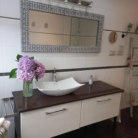 Casa Moderna Con Jardin Homestay Santa Cruz De Bezana