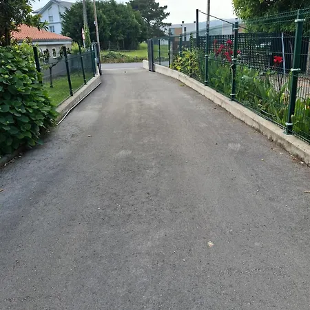 Pansiyon En Casa Moderna Con Jardin