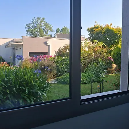 Quarto em Acomodações Particulares En Casa Moderna Con Jardin *