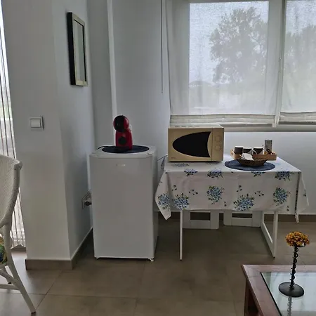 En Casa Moderna Con Jardin