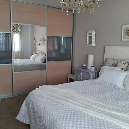 Quarto em Acomodações Particulares En Casa Moderna Con Jardin