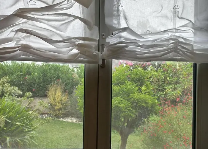 En Casa Moderna Con Jardin Δωμάτια σε οικογενειακή κατοικία *