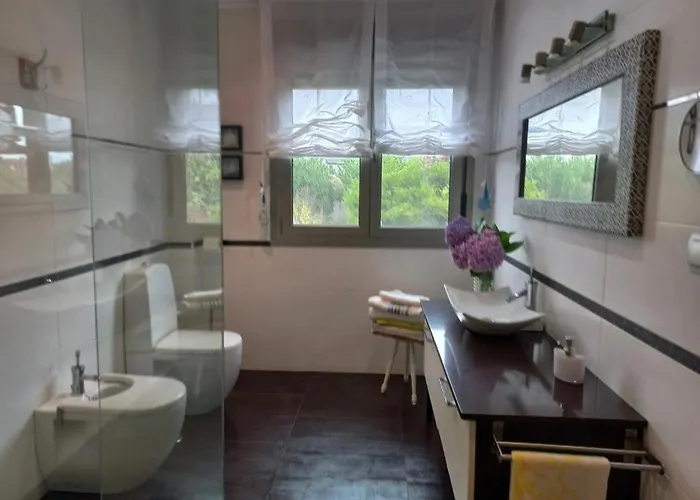 Δωμάτια σε οικογενειακή κατοικία En Casa Moderna Con Jardin