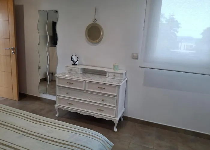 Δωμάτια σε οικογενειακή κατοικία En Casa Moderna Con Jardin