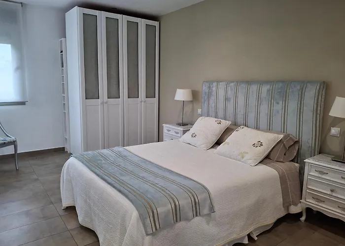 Δωμάτια σε οικογενειακή κατοικία En Casa Moderna Con Jardin