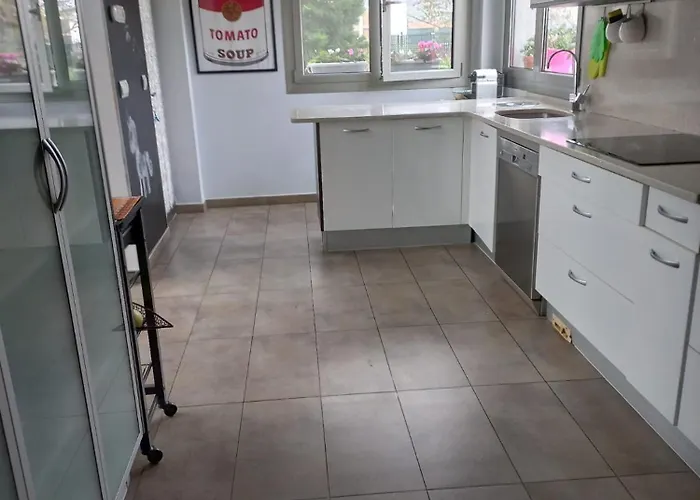 En Casa Moderna Con Jardin * Santa Cruz De Bezana