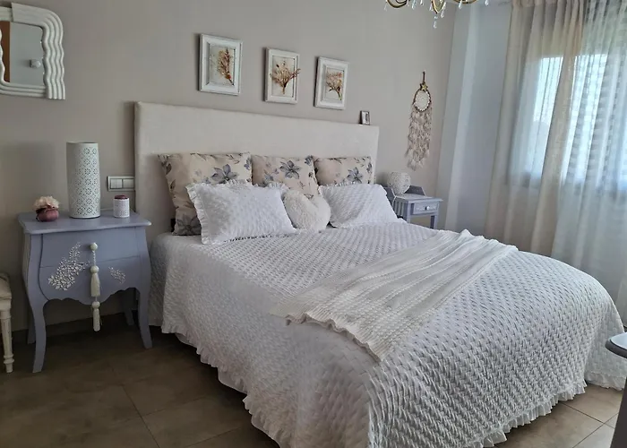 En Casa Moderna Con Jardin *