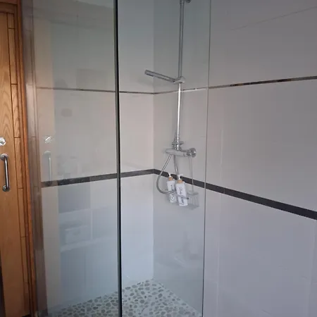 En Casa Moderna Con Jardin * Santa Cruz De Bezana