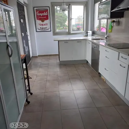 En Casa Moderna Con Jardin * 圣克鲁斯德韦萨纳