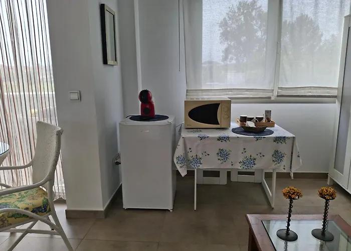 En Casa Moderna Con Jardin